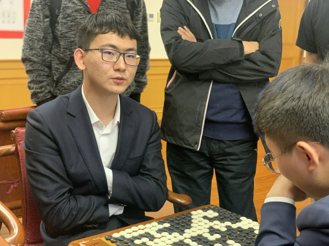 我校人文学院丁浩同学获中国围棋职业锦标赛冠军